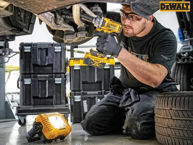 DeWalt 12/ 18v DCL077 Compact Task Light (Bare Unit)