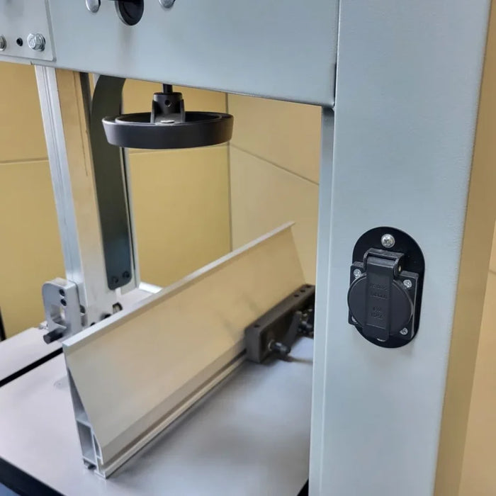 Charnwood C14BX 14" Bandsaw 13" Cutting Depth – 1800w