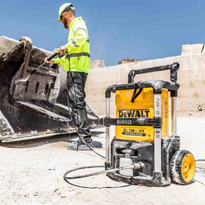 DeWalt 36v DCMPW1600N XR Pressure Washer 1595psi (x2 5Ah)