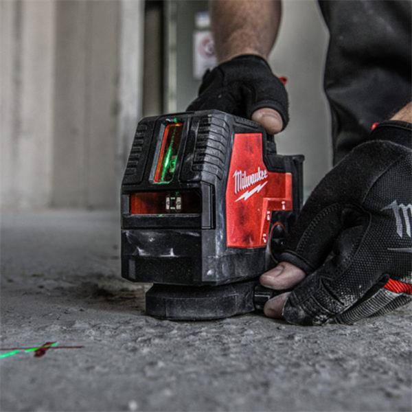 Milwaukee L4CLL-301C 4v Green Cross Line Laser Inc (1x3.0Ah)