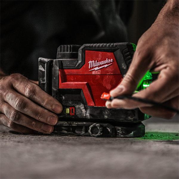 Milwaukee L4CLL-301C 4v Green Cross Line Laser Inc (1x3.0Ah)