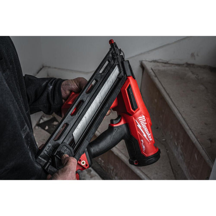 Milwaukee M18FN15GA-202X M18 FUEL 15GA Angled Finish Nailer (2x2Ah)