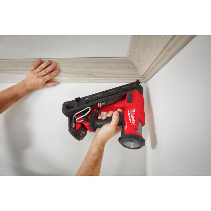 Milwaukee M18FN15GA-202X M18 FUEL 15GA Angled Finish Nailer (2x2Ah)