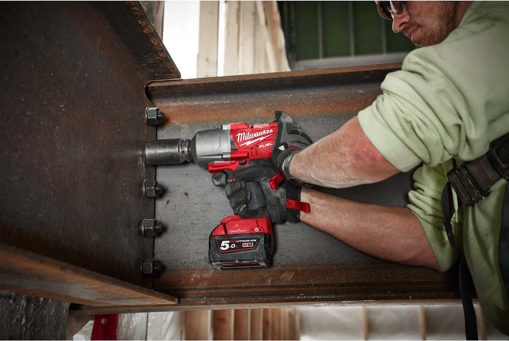 Milwaukee M18ONEFHIWF12-502X 1/2'' Impact Wrench (x2 5Ah)