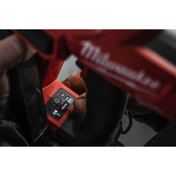 Milwaukee M18FN16GA-202X M18 Fuel 16GA Angled Finish Nailer (2x2Ah)