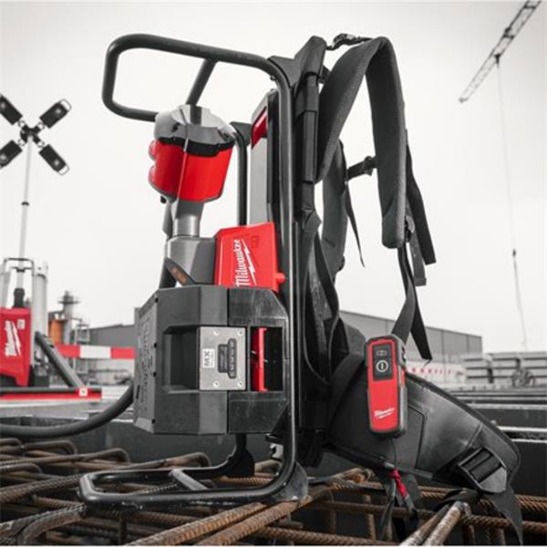 Milwaukee MXFCVBPKIT-602 MX FUEL Cordless ONE-KEY Backpack Concrete Vibrator (2x6.0Ah)